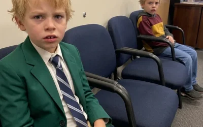 J’ai été convoquée à l’école parce que mon fils s’est disputé avec quelqu’un – quand j’ai vu le garçon assis à côté de lui, j’ai pâli.